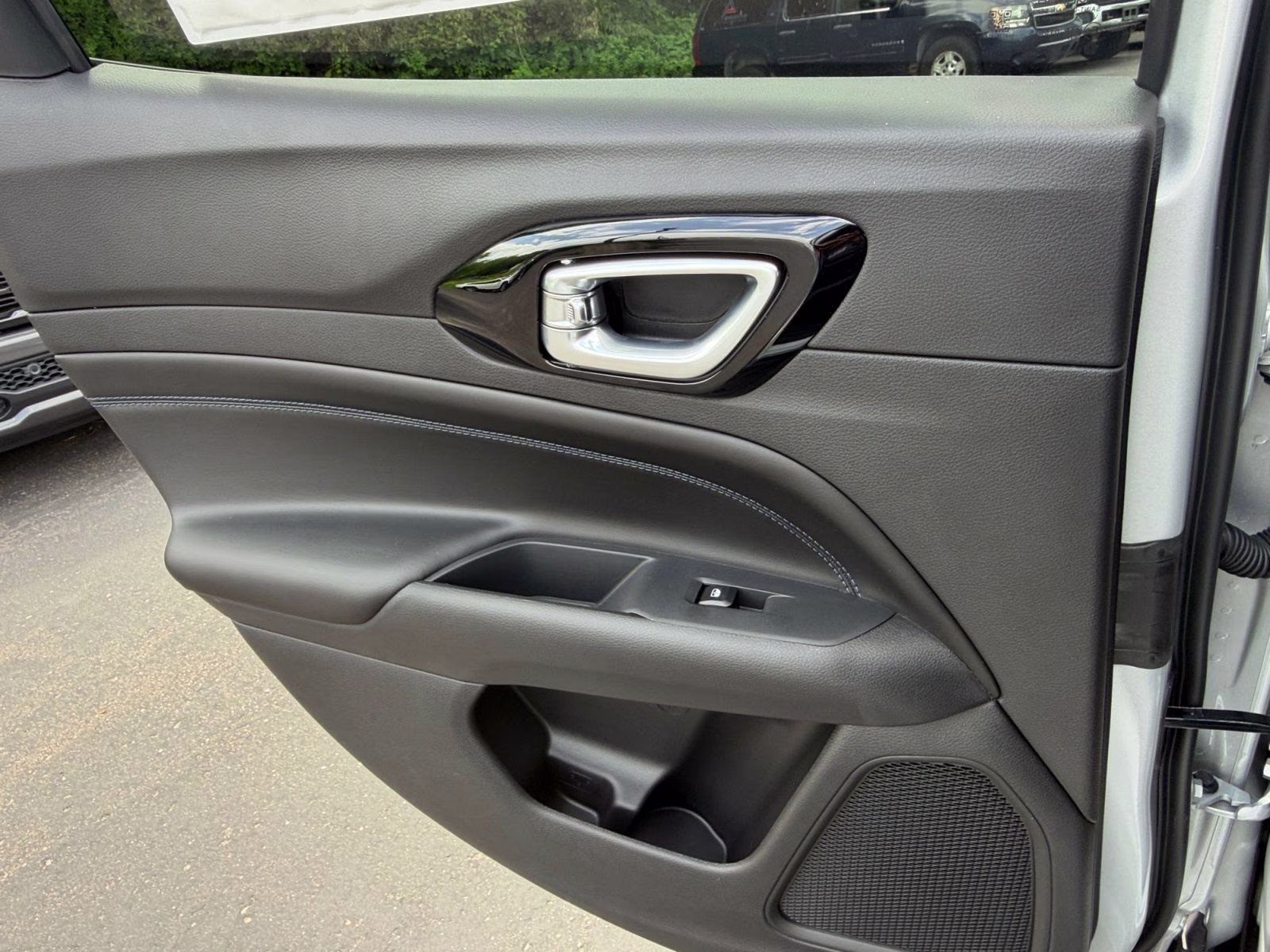 2026 Silver Zynith Metallic Clearcoat Jeep Compass Latitude 4X4 SUV
