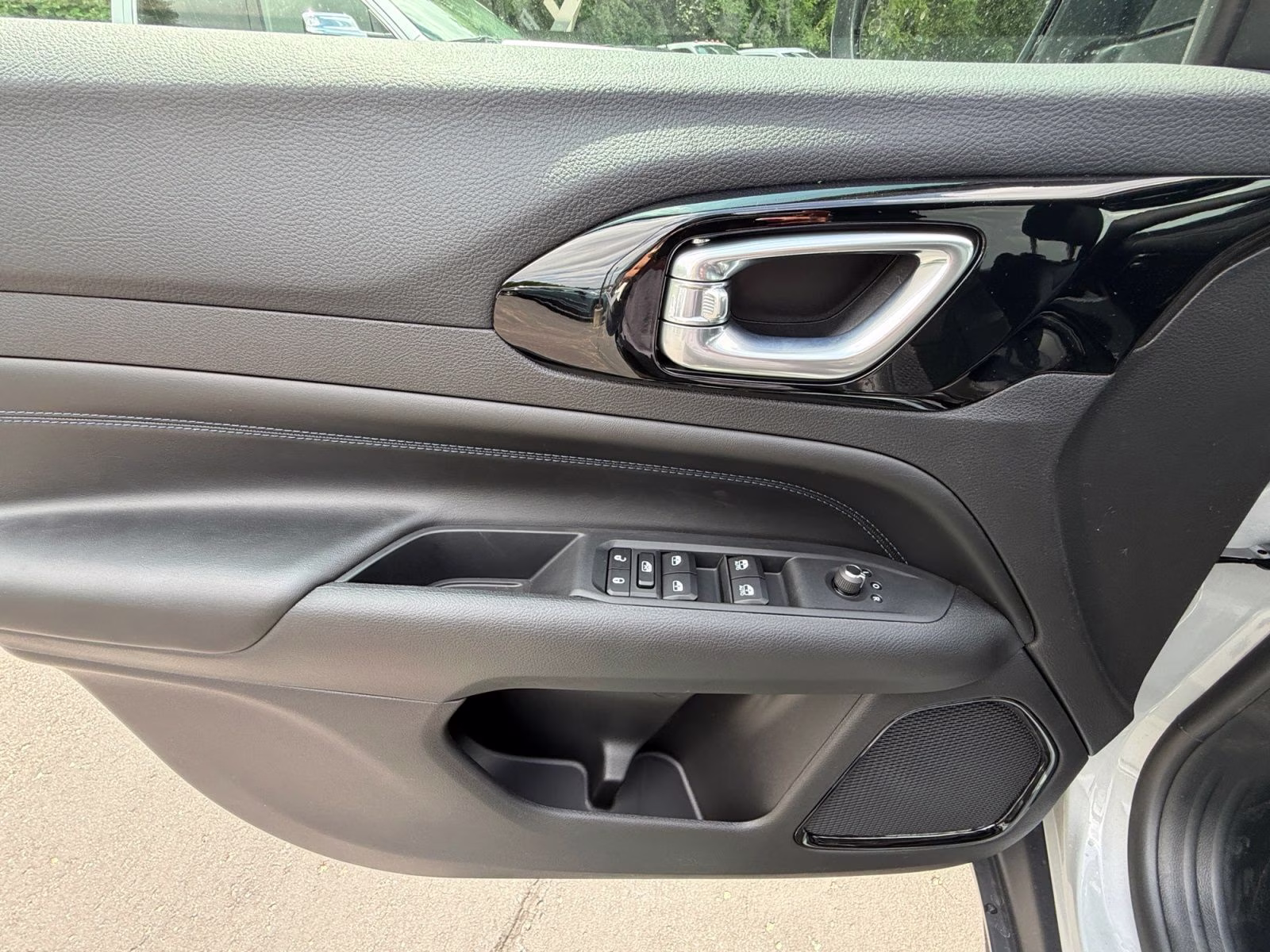 2026 Silver Zynith Metallic Clearcoat Jeep Compass Latitude 4X4 SUV