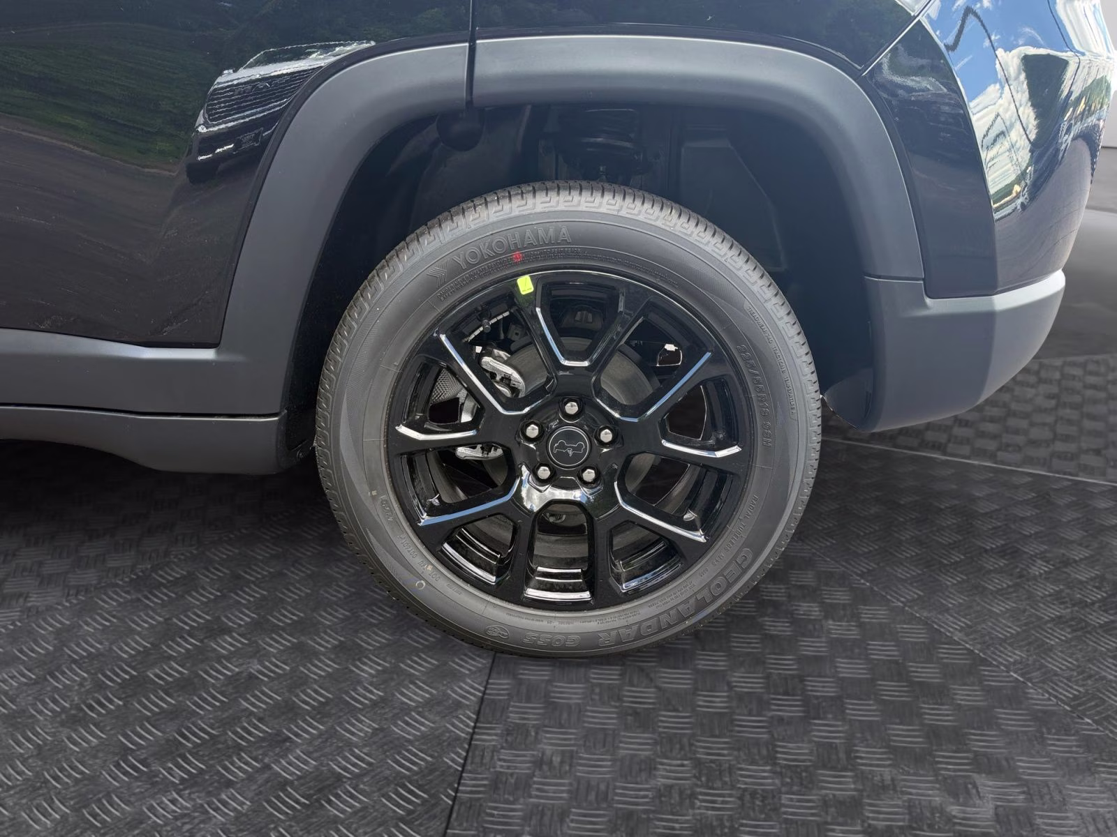 2026 Diamond Black Crystal Pearlcoat Jeep Compass Latitude 4X4 SUV