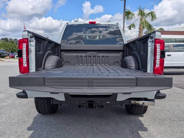 2026 Avalanche Ford Super Duty F-250 SRW LARIAT 4X4 Truck