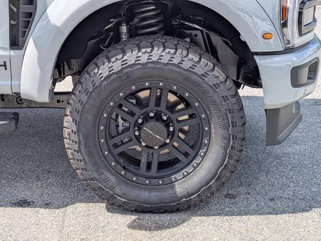 2026 Avalanche Ford Super Duty F-250 SRW LARIAT 4X4 Truck