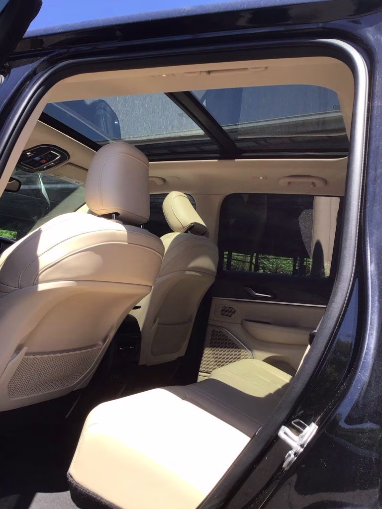 2022 Diamond Black Crystal Pearlcoat Jeep Grand Cherokee Limited 4X4 SUV
