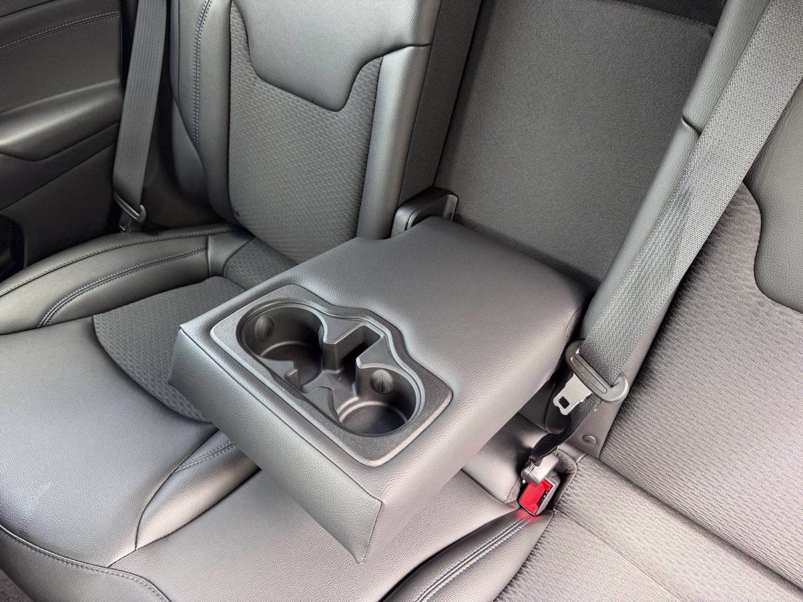 2026 Silver Zynith Metallic Clearcoat Jeep Compass Latitude 4X4 SUV