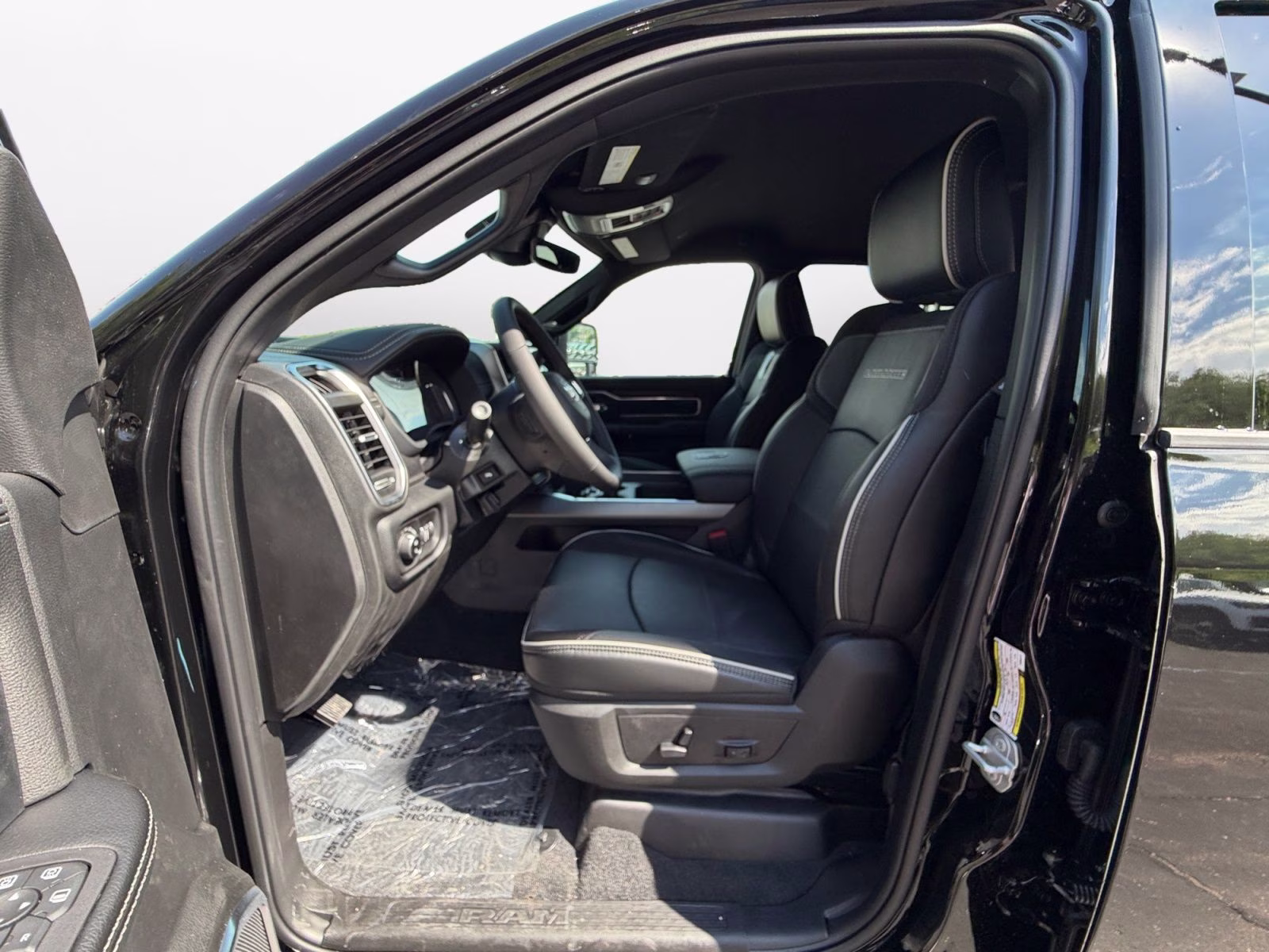 2026 Diamond Black Crystal Pearlcoat Ram 2500 Laramie 4X4 Truck