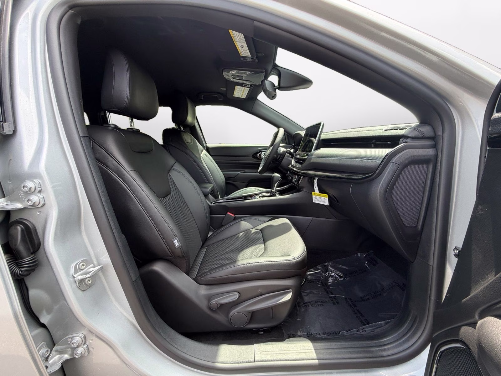 2026 Silver Zynith Metallic Clearcoat Jeep Compass Latitude 4X4 SUV