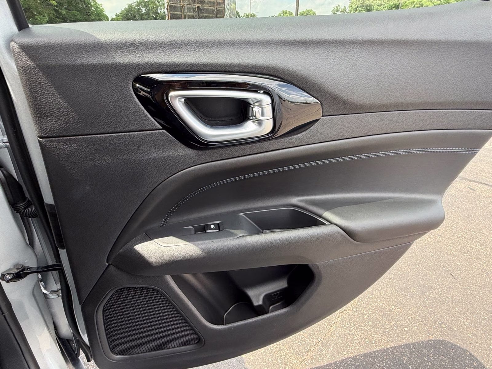 2026 Silver Zynith Metallic Clearcoat Jeep Compass Latitude 4X4 SUV
