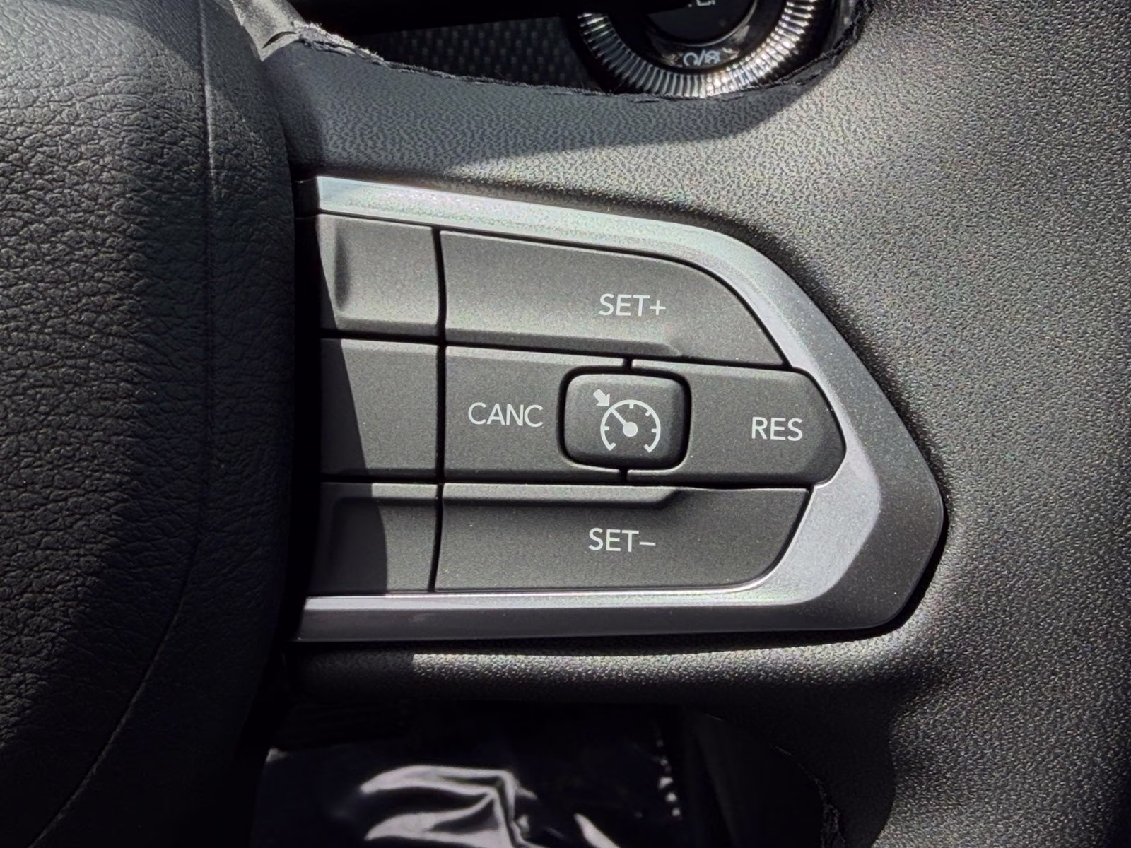2026 Silver Zynith Metallic Clearcoat Jeep Compass Latitude 4X4 SUV