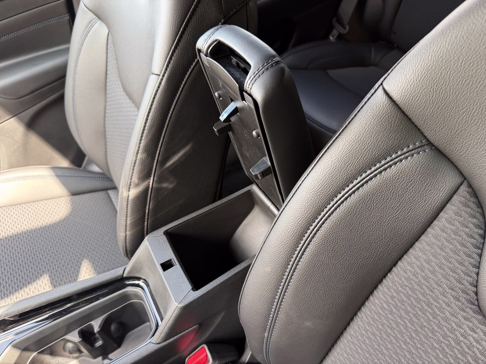 2026 Silver Zynith Metallic Clearcoat Jeep Compass Latitude 4X4 SUV