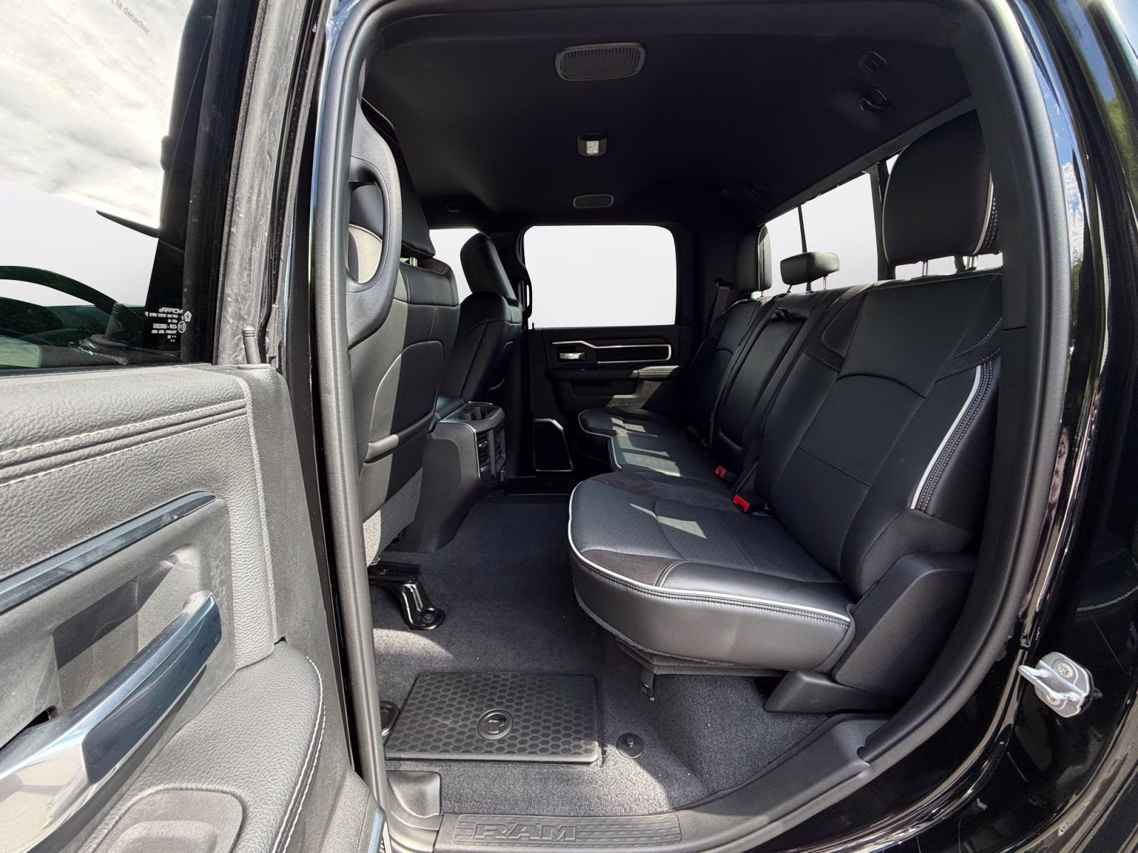 2026 Diamond Black Crystal Pearlcoat Ram 2500 Laramie 4X4 Truck