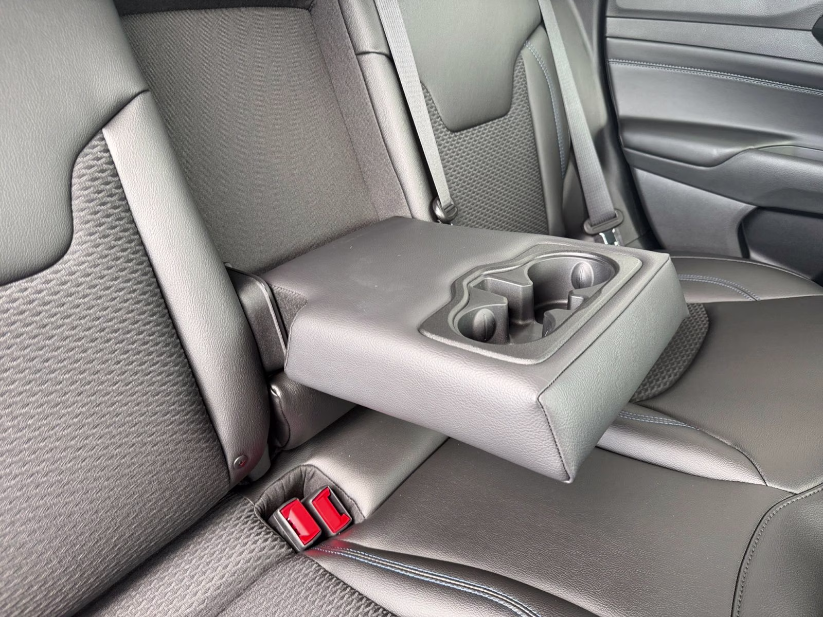 2026 Red Hot Pearlcoat Jeep Compass Latitude 4X4 SUV