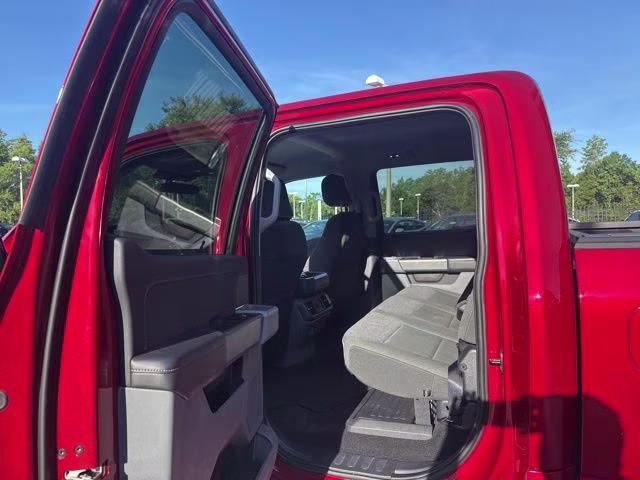 2025 Rapid Red Metallic Tinted Clearcoat Ford F-150 XLT Crew Cab Pickup 4X4 Truck