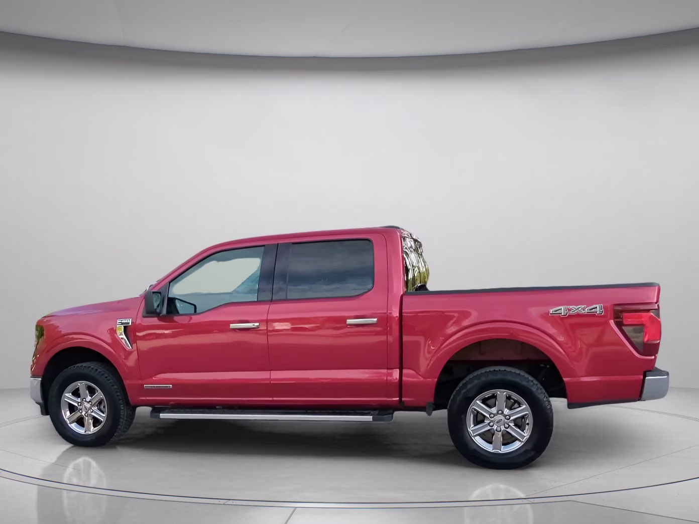 2025 Rapid Red Metallic Tinted Clearcoat Ford F-150 XLT Crew Cab Pickup 4X4 Truck