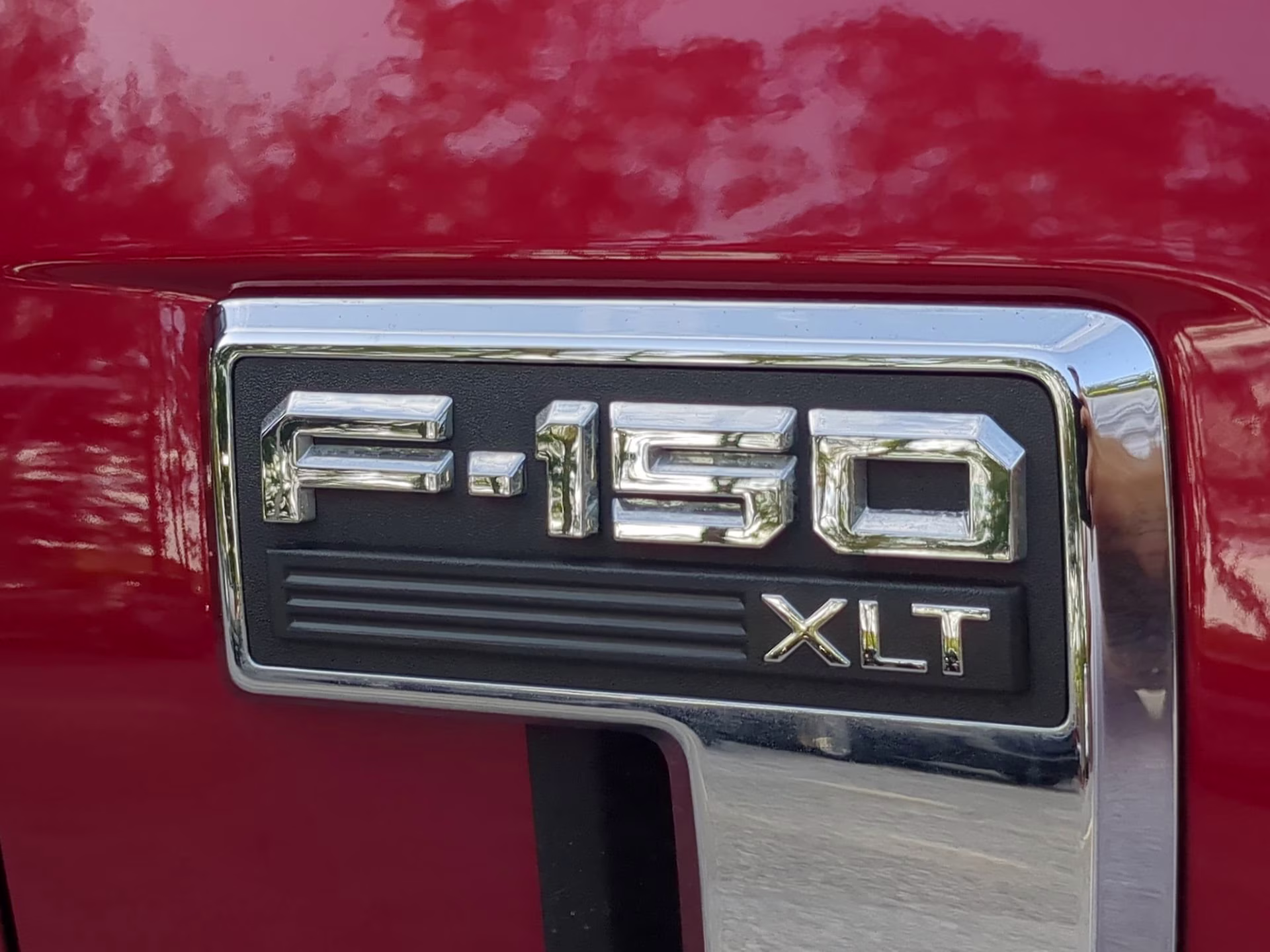 2025 Rapid Red Metallic Tinted Clearcoat Ford F-150 XLT Crew Cab Pickup 4X4 Truck