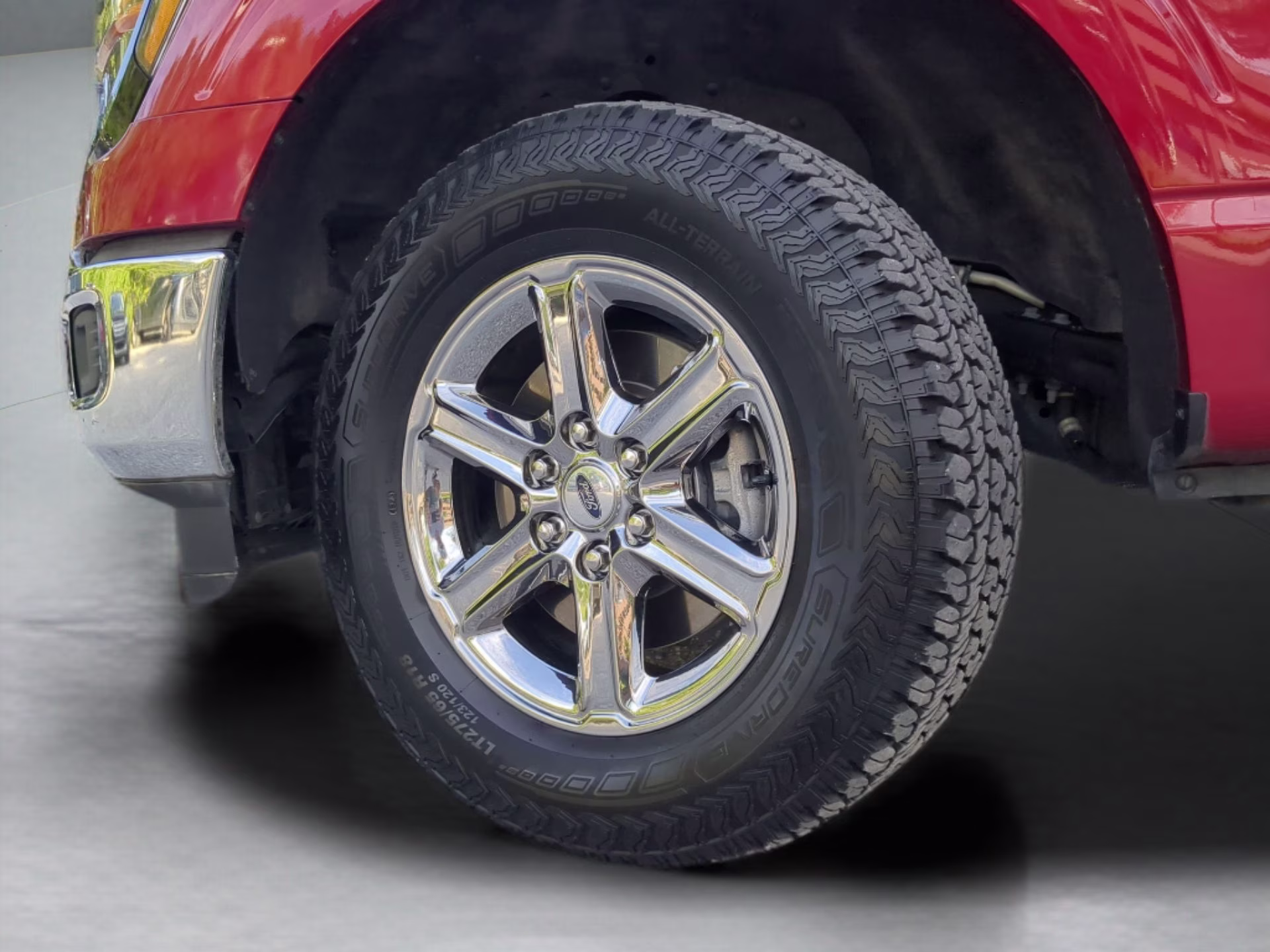 2025 Rapid Red Metallic Tinted Clearcoat Ford F-150 XLT Crew Cab Pickup 4X4 Truck