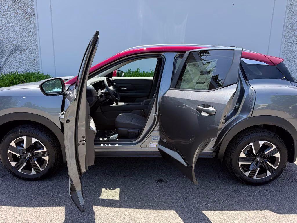 2026 Gun Metallic/Scarlet Ember Tintcoat Nissan Kicks SV AWD SUV