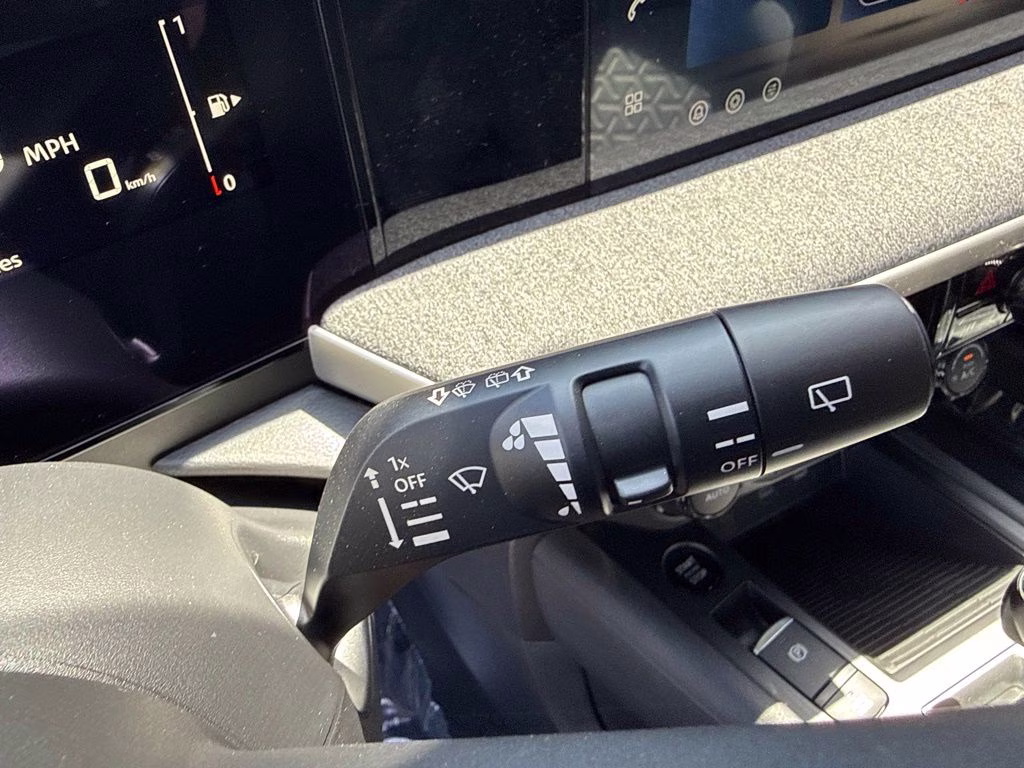 2026 Gun Metallic/Scarlet Ember Tintcoat Nissan Kicks SV AWD SUV