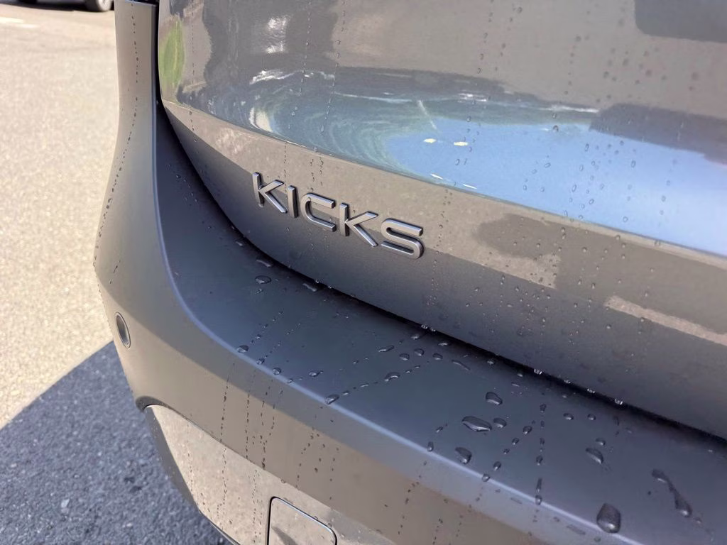 2026 Gun Metallic/Scarlet Ember Tintcoat Nissan Kicks SV AWD SUV