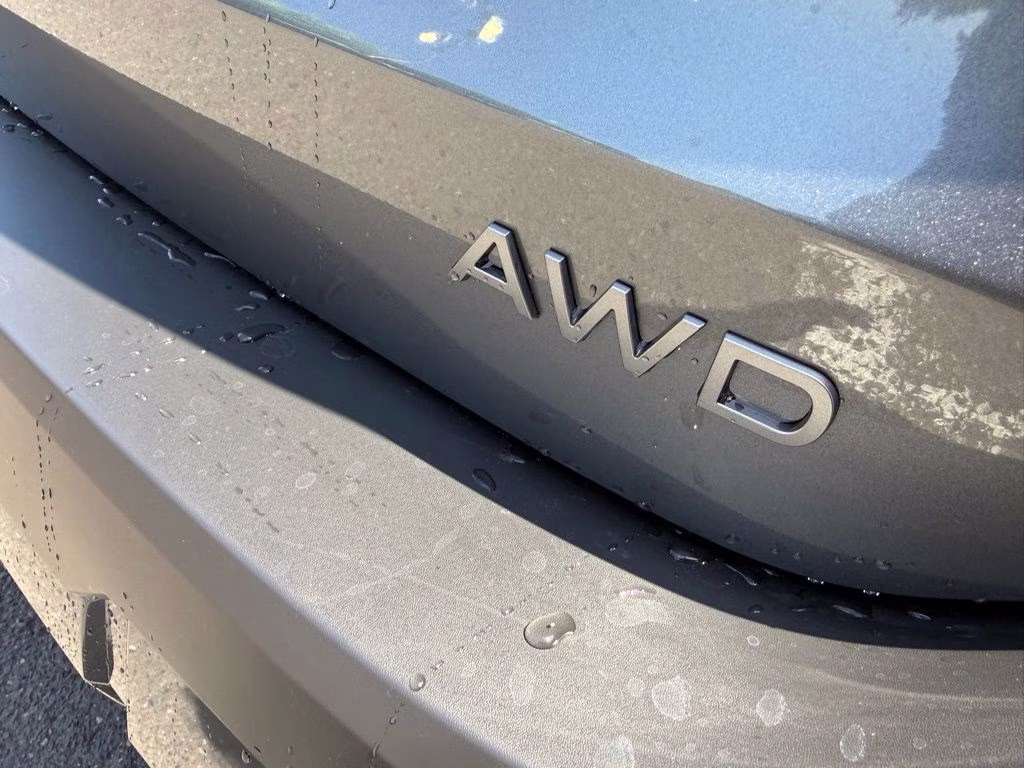 2026 Gun Metallic/Scarlet Ember Tintcoat Nissan Kicks SV AWD SUV