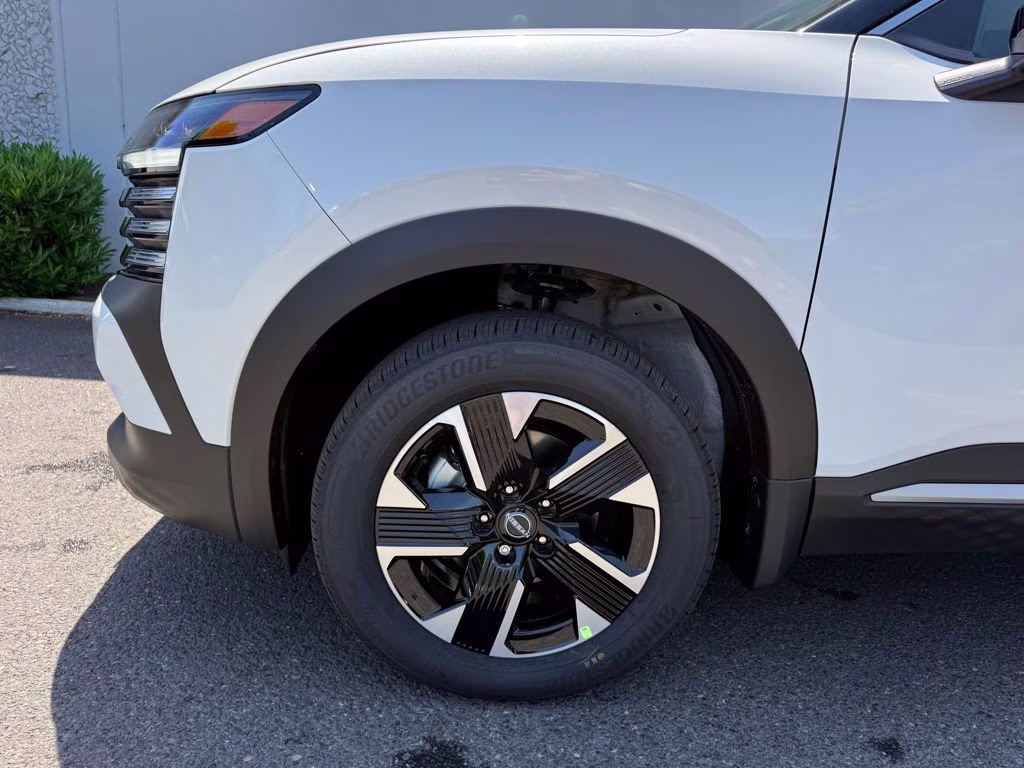 2026 Aspen White/Super Black Nissan Kicks SV AWD SUV
