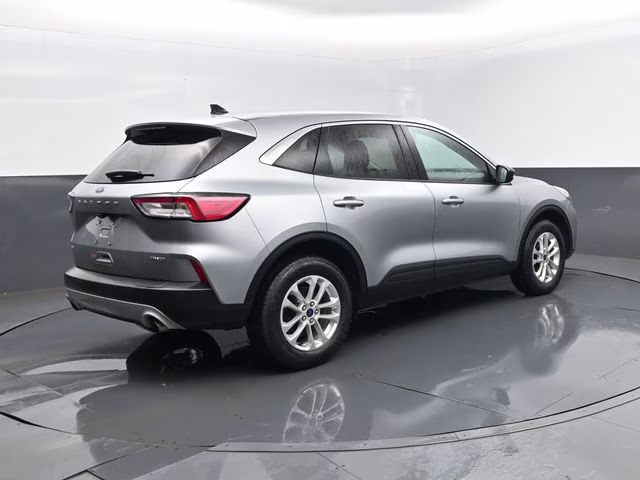 2022 Silver Metallic Ford Escape SE AWD SUV