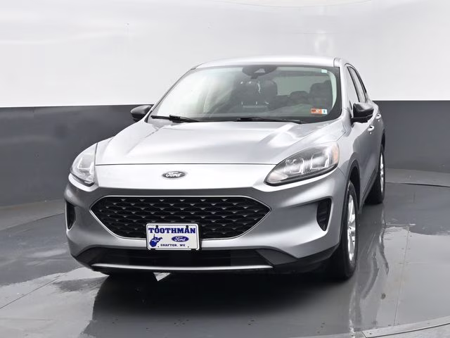 2022 Silver Metallic Ford Escape SE AWD SUV