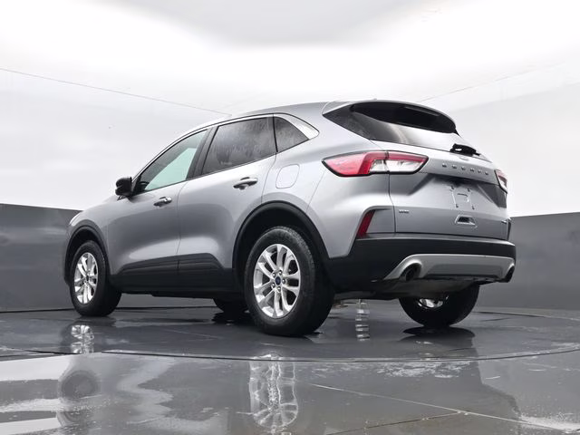 2022 Silver Metallic Ford Escape SE AWD SUV