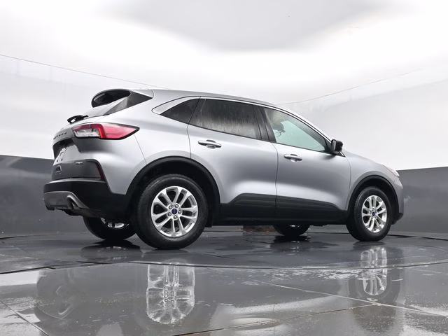 2022 Silver Metallic Ford Escape SE AWD SUV