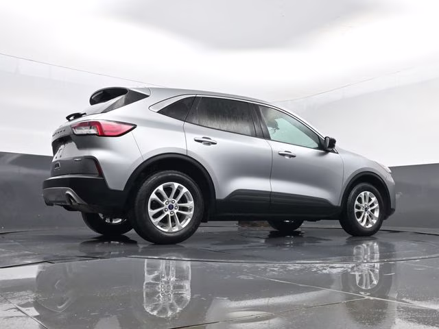 2022 Silver Metallic Ford Escape SE AWD SUV