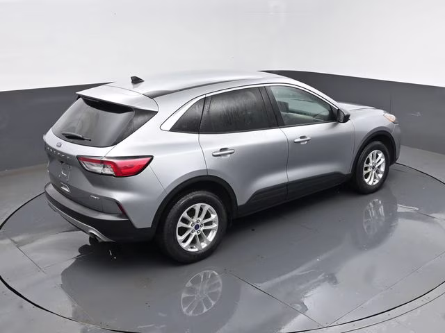 2022 Silver Metallic Ford Escape SE AWD SUV