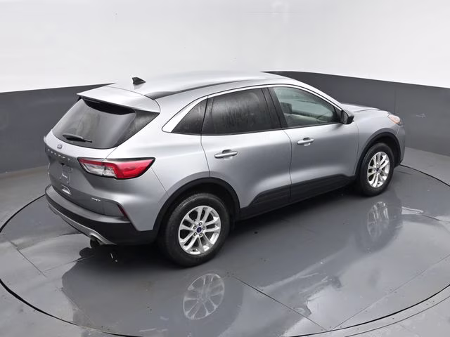 2022 Silver Metallic Ford Escape SE AWD SUV