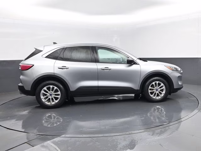 2022 Silver Metallic Ford Escape SE AWD SUV