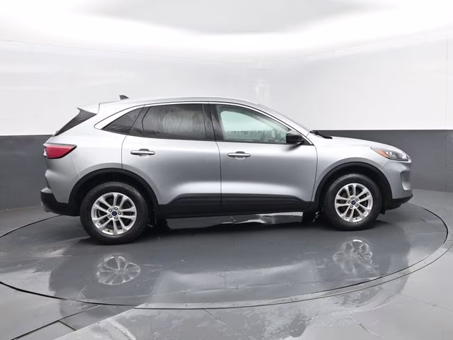 2022 Silver Metallic Ford Escape SE AWD SUV