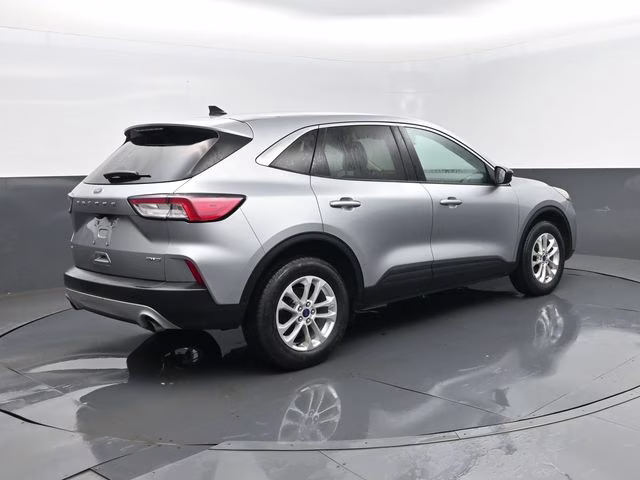 2022 Silver Metallic Ford Escape SE AWD SUV