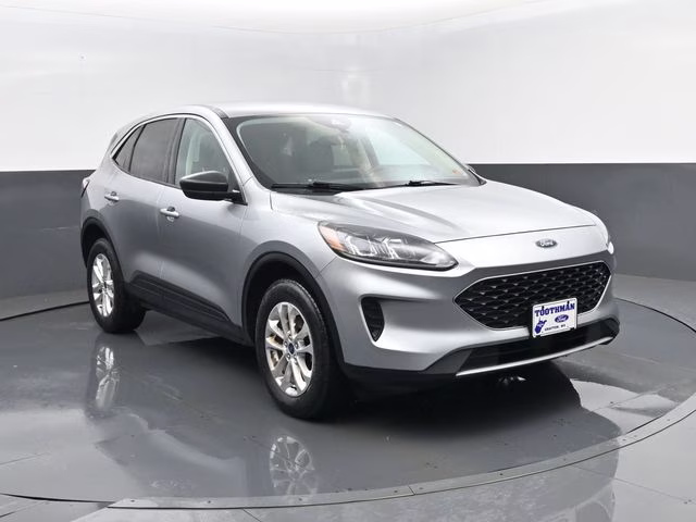 2022 Silver Metallic Ford Escape SE AWD SUV