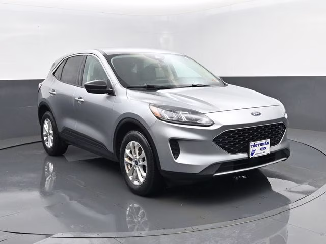 2022 Silver Metallic Ford Escape SE AWD SUV