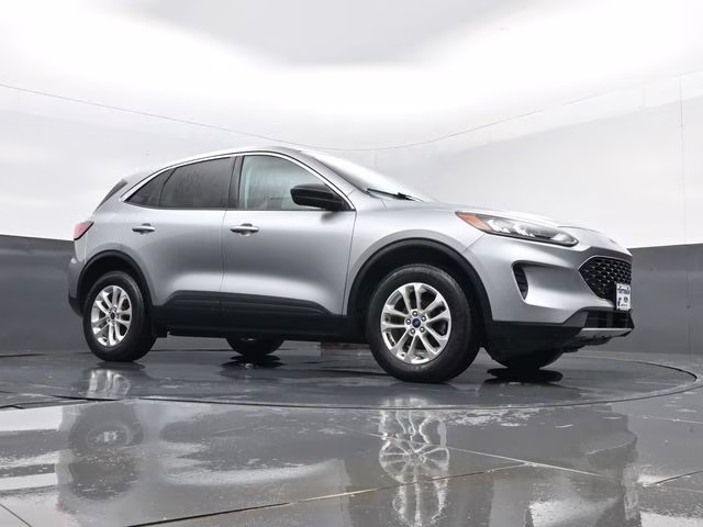2022 Silver Metallic Ford Escape SE AWD SUV