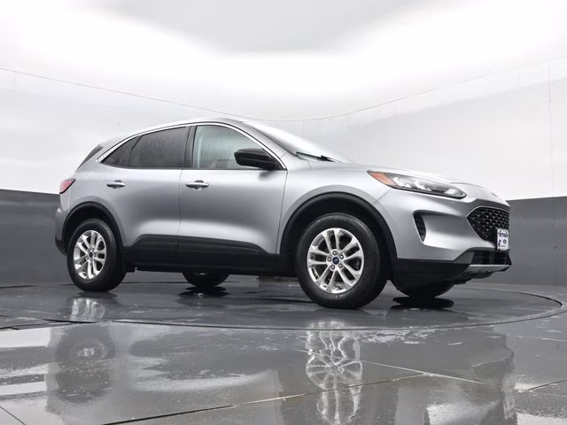2022 Silver Metallic Ford Escape SE AWD SUV