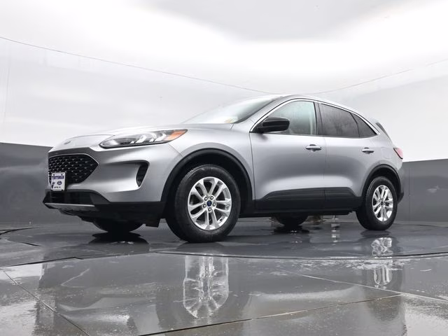 2022 Silver Metallic Ford Escape SE AWD SUV