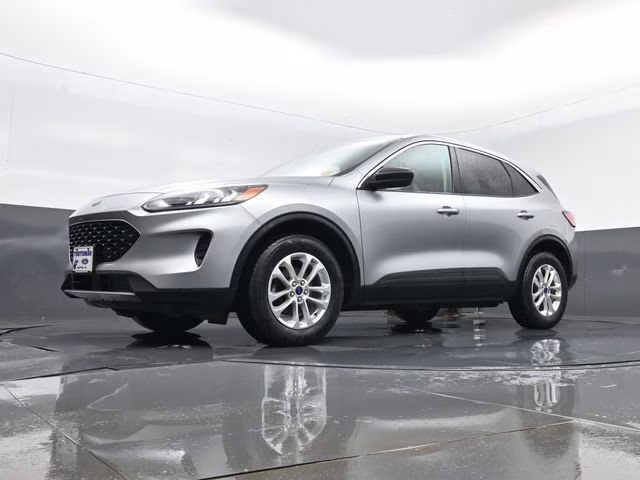 2022 Silver Metallic Ford Escape SE AWD SUV