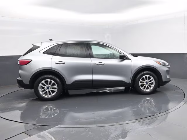 2022 Silver Metallic Ford Escape SE AWD SUV