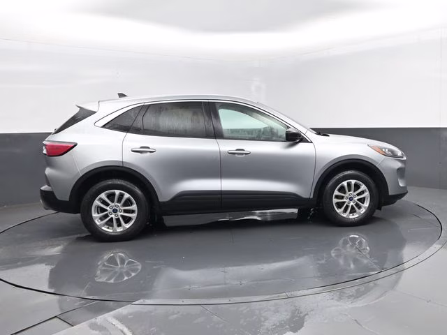 2022 Silver Metallic Ford Escape SE AWD SUV