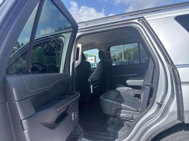 2024 Iconic Silver Metallic Ford Expedition XLT RWD SUV