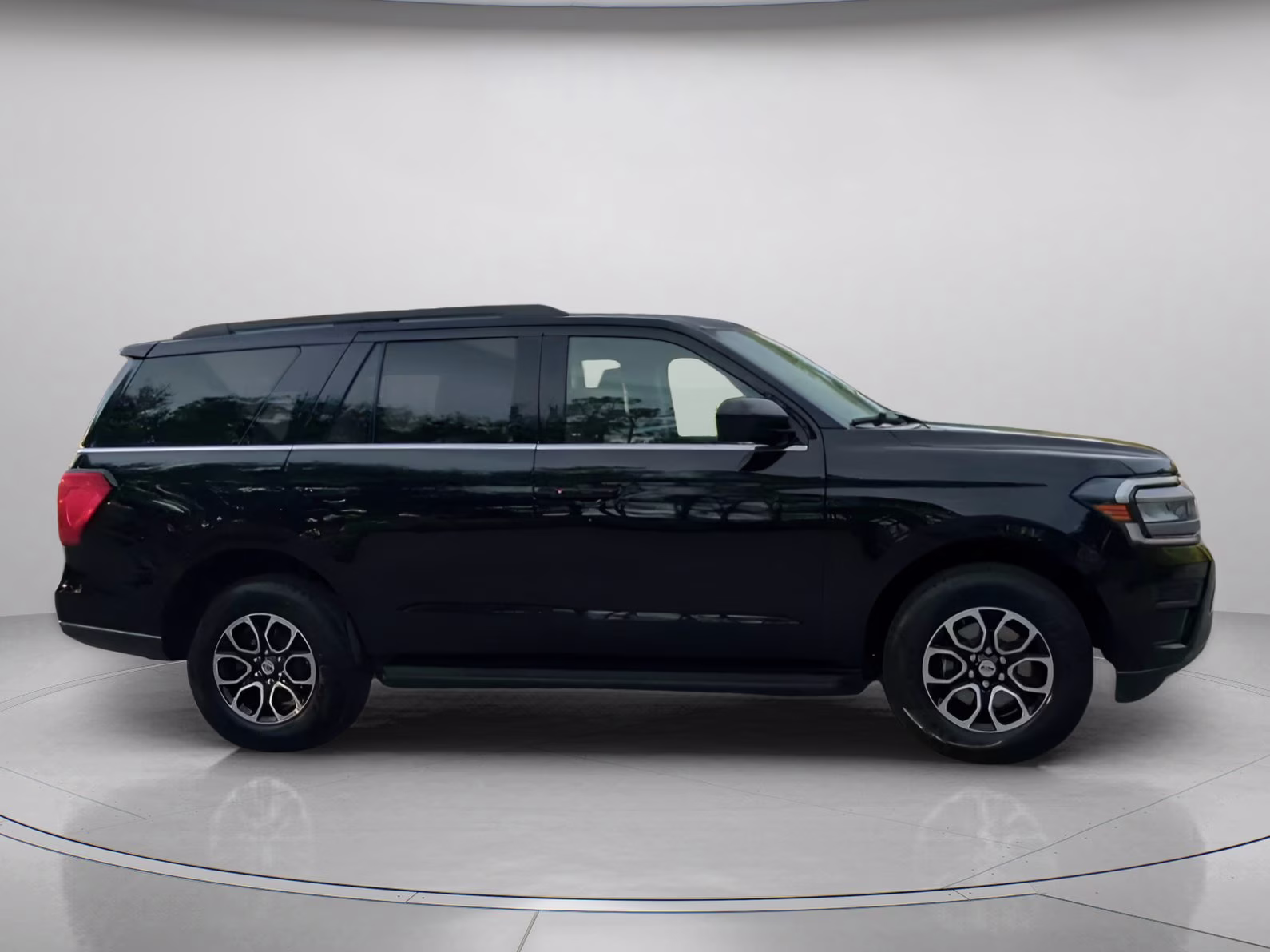 2024 Agate Black Metallic Ford Expedition XLT RWD SUV