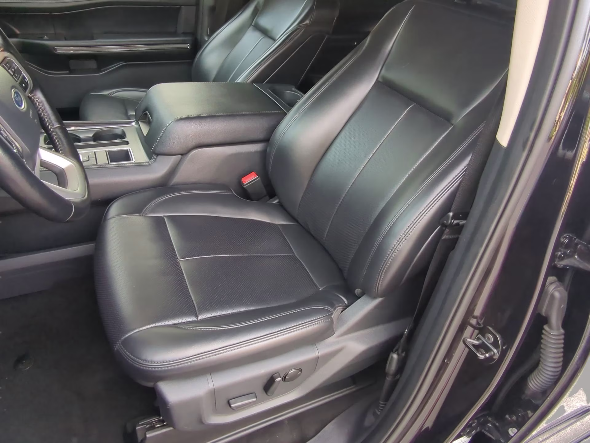 2024 Agate Black Metallic Ford Expedition XLT RWD SUV