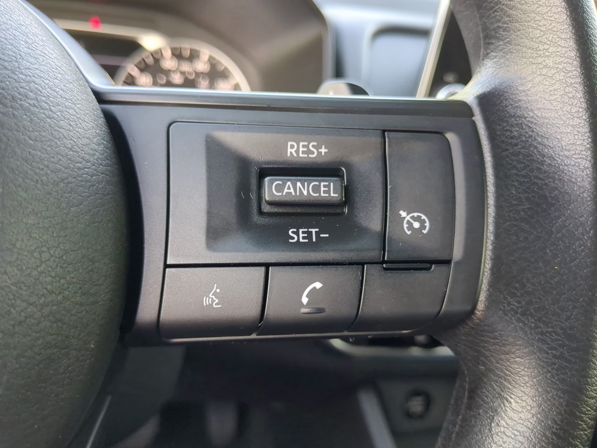 2024 Brilliant Silver Metallic Nissan Rogue S FWD SUV