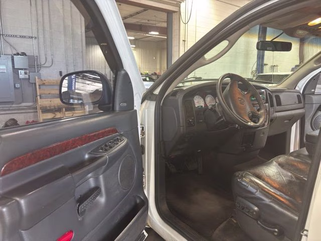 2002 Bright White Clearcoat Dodge Ram 1500 SLT 4X4 Truck