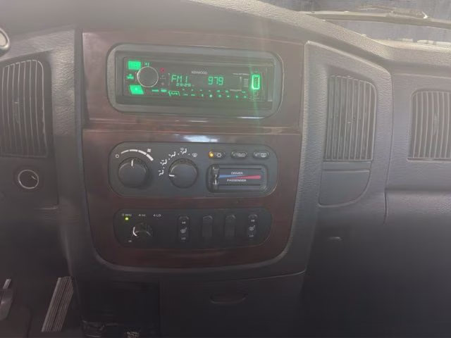 2002 Bright White Clearcoat Dodge Ram 1500 SLT 4X4 Truck