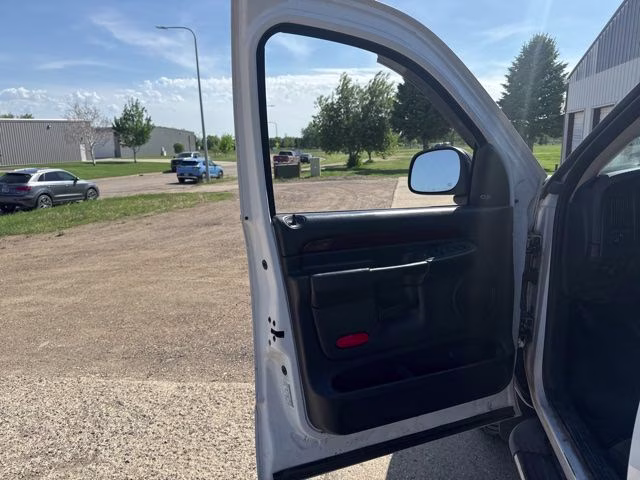 2002 White Dodge Ram 1500 SLT 4X4 Truck