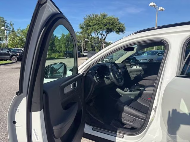 2026 Crystal White Volvo XC40 Plus AWD SUV