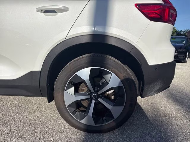 2026 Crystal White Volvo XC40 Plus AWD SUV